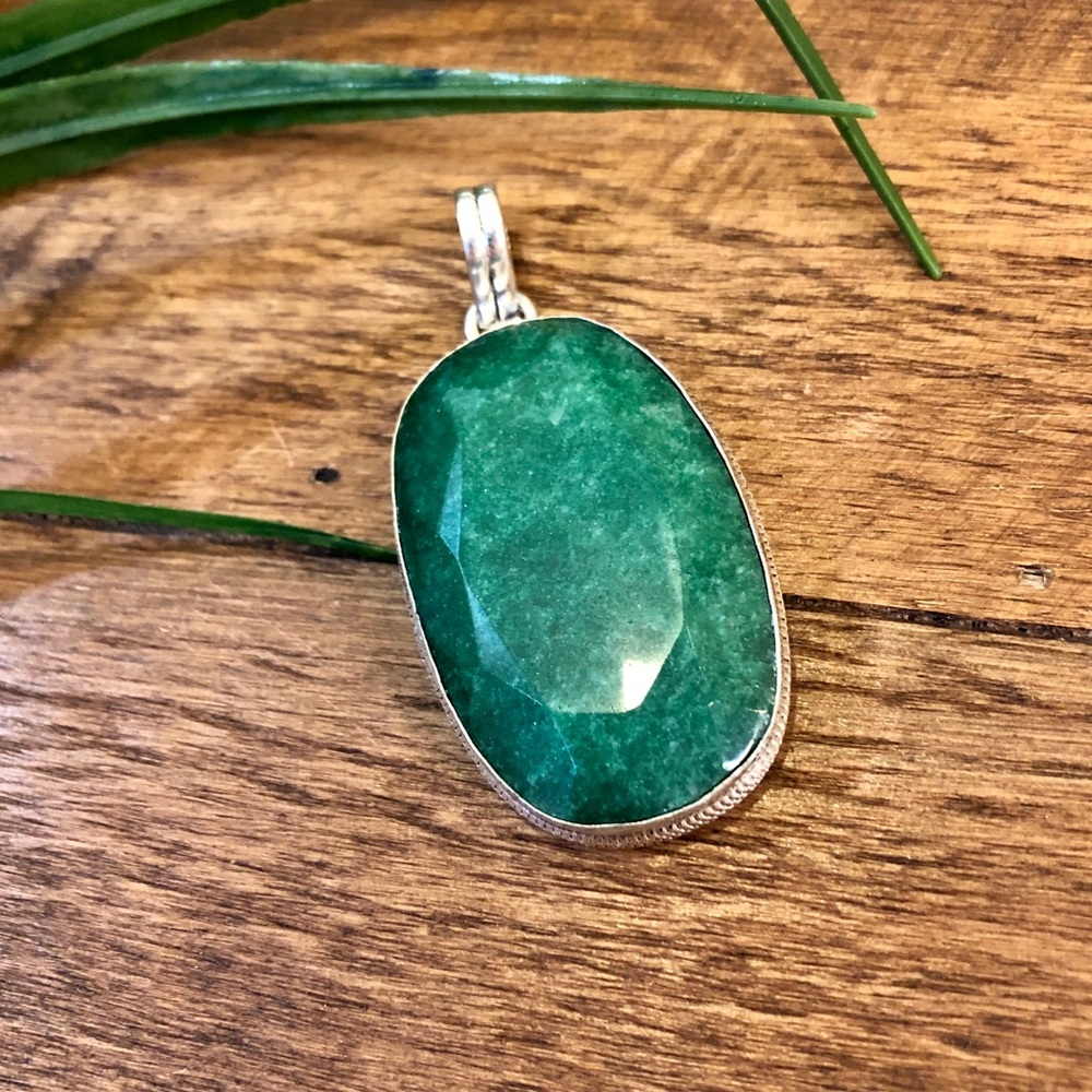 Hermosa Green with Silver Faceted Necklace Pendant